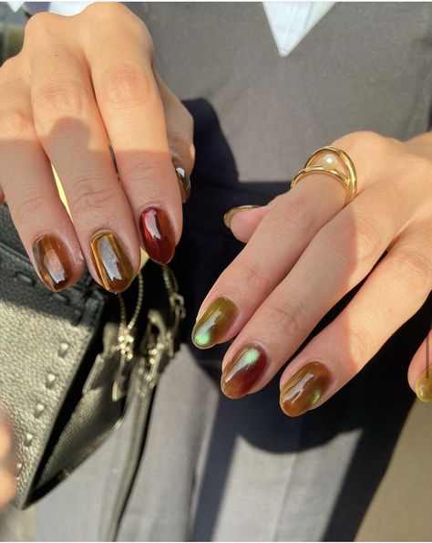 Amber Chrome Nails, Volcano Nails, Brown Cateye Nail, Fig Nails, Elegant Autumn Nails, Short Cat Eye Nails, Carey Nails, Cool Manicure, Fall Manicure Ideas