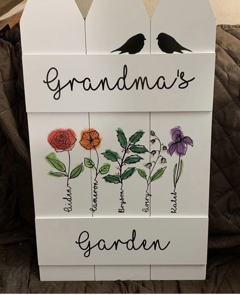 Grandparents Mothers Day Gifts, Mothers Gift Ideas Diy, Mother’s Day Projects Cricut, Grandmom Mothers Day Gift, Mother Day Gifts For Grandma, Mother's Day For Grandmas, Mothers Day Gifts For Nana, Grandmother Painting Ideas, Cricut Mothers Day Gifts For Grandma