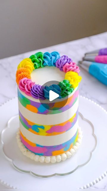 How To Do Stripes On A Cake, Striped Cake Designs, Striped Cake Ideas, Rainbow Sheet Cake Ideas, Lisa Frank Cake, Rainbow Buttercream Cake, Striped Cakes, Bright Birthday Cakes, Stripe Cake