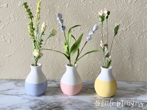 5 Little Monsters: Mini Painted Vases and Planters Small Vase Painting Ideas, Vase Aesthetic Design, Mini Bud Vases, Mini Flower Vase, Flower Vase Design, Parents Weekend, Weekend Ideas, Pot Painting, Flower Pot Design