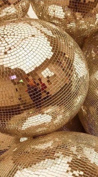 Golden Disco Ball, Black And Gold Party Aesthetic, Gold Glitter Logo, Golden Brunette, House Nyc, Dreamscape Architecture, Disco Decorations, Ball Aesthetic, Aesthetic Gold