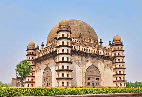 Gol Gumbaz, Bijapur | Images, History, Architecture & Information Gol Gumbaz, Monument In India, Mysore Palace, Humayun's Tomb, Travel Quiz, Empire Ottoman, Ancient Indian Architecture, Mughal Architecture, History Of India