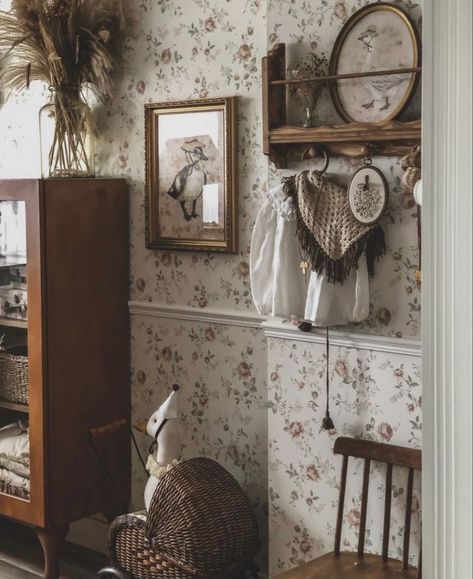 European Nursery Ideas, Old English Nursery Decor, Nursery Wallpaper Ideas, Vintage Woodland Nursery, Vintage Nursery Ideas, Antique Nursery Decor, Vintage Toddler Rooms, Vintage Baby Rooms, Vintage Kids Room