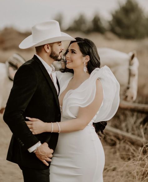 Charro Engagement Photos, Vaquero Engagement Photos, Rancho Engagement Photos, Outfits For Outdoor Party, Pre Wedding Outfit Ideas Western, Pero Anoche Wedding, Engagement Photos Mexican Theme, Vaquero Wedding Outfit, Rancho Photoshoot