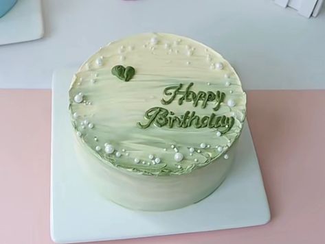 Simple Green Cake Designs, Green Birthday Cakes Aesthetic, Pastel Green Birthday Cake, Green Colour Cake Design, Green Aesthetic Cake, Cute Green Cake, Green Bento Cake, Birthday Cake Aesthetic Green, Sage Green Cake Ideas