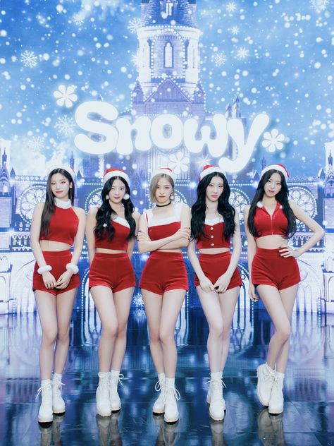 Itzy Christmas Group Photo, Itzy Christmas Icon, Kpop Schedule, Itzy Christmas Wallpaper, Itzy Christmas, Christmas Kpop, Itzy Pics, Itzy Kpop, Home Office Essentials