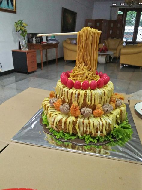 Indomie Cake, Kreasi Tumpeng, Noodle Cake, Healthy Kitchen, Culinary Arts, Food Decoration, Creative Cakes, Food Plating, Cake Art