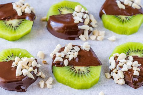 Chocolate Dipped Kiwi Slices Make a Clean Eating Dessert (Fun for the Kiddos!) - Clean Food Crush Kiwi Recipes, Unrefined Coconut Oil, Clean Eating Desserts, Clean Food Crush, Food Crush, Garlic Clove, Fresh Salsa, Clean Food, Ripe Avocado