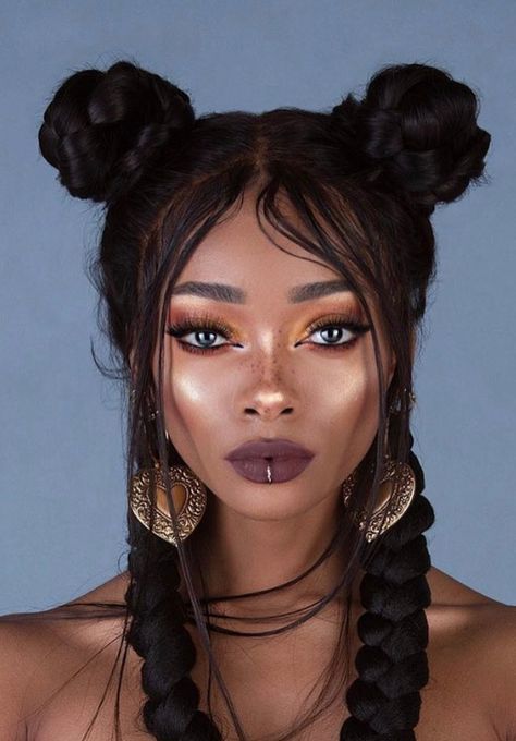 Cute sophisticated ways to create space buns or double buns Nyane Lebajoa, Corp Perfect, Double Buns, Smiley Piercing, Smink Inspiration, Hair Reference, Grunge Hair, Burning Man, Hair Colors