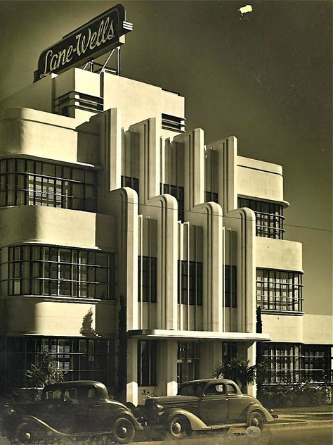 How stunning is the art deco architecture on this building?! It was the Lane-Wells Company headquarters in Los Angeles, circa 1939. A true relic of the past! TheCultureTrip.com presents the top 6 art deco buildings in Los Angeles. Click on the link for the full list! (image via martinturnbull) Art Nouveau Arquitectura, Arte Art Deco, Company Headquarters, Architecture Art Nouveau, Googie Architecture, Art Deco Car, Art Deco Inspiration, Streamline Moderne, Interior Vintage