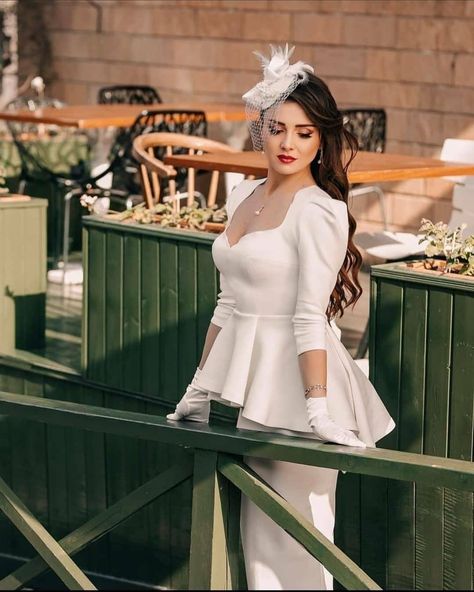 Vintage Wedding Hats, Classy White Dress, Cute Sporty Outfits, Wedding Dress Suit, Reception Outfit, Bride Dress Simple, Blouse Casual Fashion, Women Dresses Classy, Fancy Dresses Long