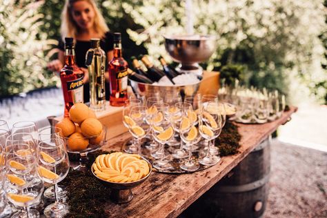 Italian Aperitivo Wedding, Spritz Table, Engagement Lunch, Backyard Pizza Party, Aperol Spritz Bar, Themed Bridal Shower Ideas, Spritz Bar, Wedding Chateau, Glamping Wedding