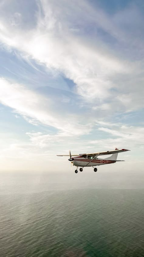 Aircraft Aesthetic Wallpaper, Cessna 172 Aesthetic, Cesna Planes, Aircraft Aesthetic, Aviation Wallpaper, Aviation Aesthetic, Pilots Quotes Aviation, Pilot Aesthetic, Pilot Career