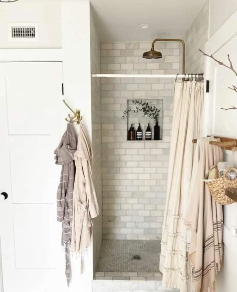 21 Small Walk-in Shower Tile Ideas You Need to Try Small Walk In Showers, Small Walk In Shower Ideas, Neutral Shower Curtains, Tile Shower Niche, Gray Shower Tile, Small Tile Shower, Marble Shower Tile, Glass Shower Wall, Tile Walk In Shower