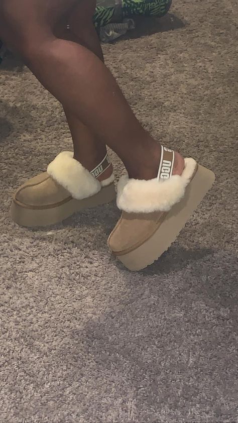 Ugg Funkette Outfits, Ugg Fashion, Cute Uggs, Ugg Snow Boots, Nike Shoes Women Fashion, Fluffy Shoes, European Casual, Crocs Fashion, Pretty Shoes Sneakers