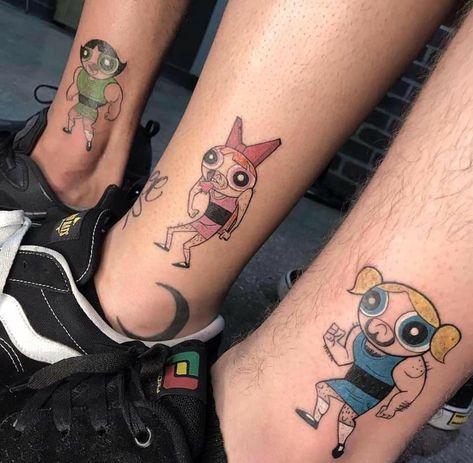 Friendship Tattoos For 3, Tattoo Amigas, Siblings Tattoo For 3, Matching Tattoos For Siblings, Cousin Tattoos, Maching Tattoos, Matching Friend Tattoos, Matching Best Friend Tattoos, Bestie Tattoo