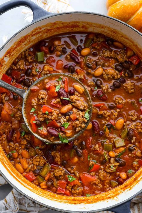 Pumpkin Chili Cold Weather Recipes, Pumpkin Chilli, Fall Chili, Louisiana Chicken Pasta, Bourbon Chicken Crockpot, Pepper Casserole, Pumpkin Chili Recipe, Pumpkin Mac And Cheese, Stuffed Pepper Casserole