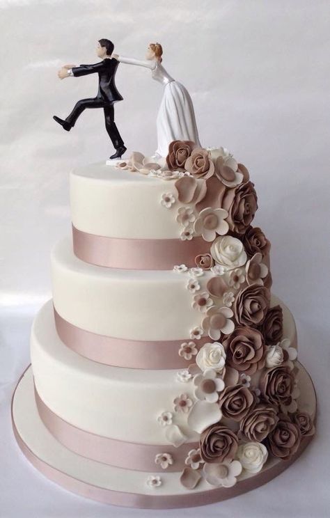 Golf Wedding Cake, Bridal Cake Topper, Crazy Wedding Cakes, Vintage Pasta, Funny Wedding Cakes, Funny Wedding Cake Toppers, Love Cake Topper, Groom Wedding Cakes, Amazing Wedding Cakes