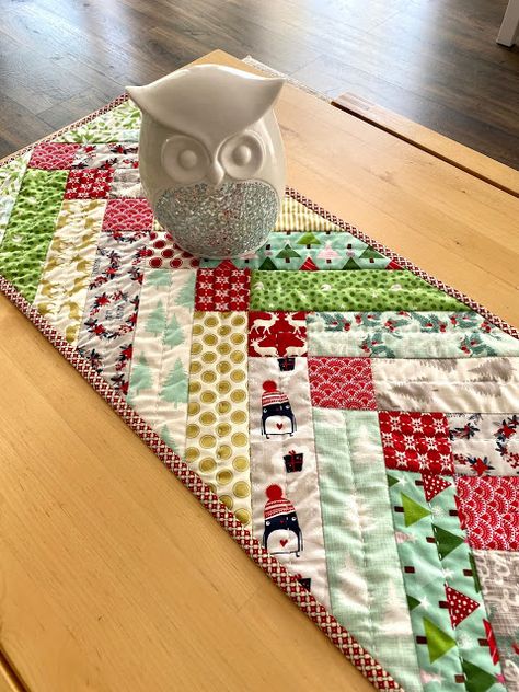 Table Runner With Jelly Roll, On Point Table Runner Pattern, Jellyroll Table Runner Patterns, Jellyroll Table Runner Free Patterns, Homemade Table Runners, Friendship Braid Table Runner, Winter Table Runners Patterns Free, Table Runner Quilt Patterns Free, Quilted Christmas Table Runners Patterns