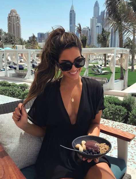 Stephanie Abu-Sbeih Stephanie Abu-sbeih, Arabic Girl, Crazy Aunt, 2020 Outfits, Short Hairdos, Live Girls, Hot Hair Styles, Hair Growth Tips, Style Crush