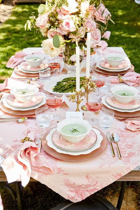 Pottery Barn x Monique Lhuillier spring collection Spring Table Settings, Easter Tablescapes, Spring Tablescapes, Beautiful Table Settings, Spring Table, Décor Diy, Monique Lhuillier, Easter Table, Easter Party