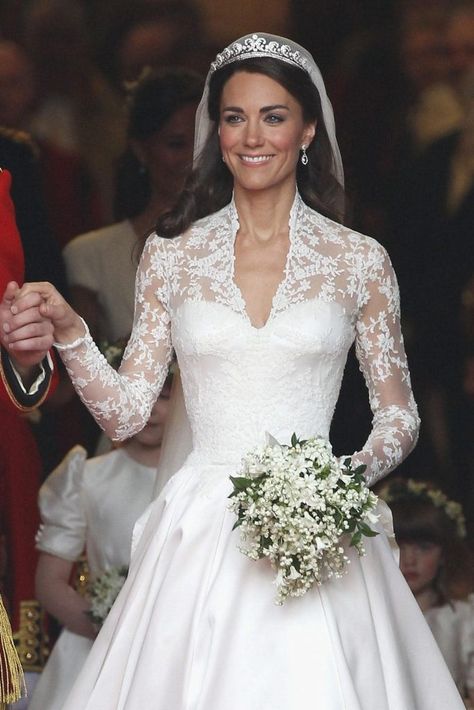 Princess Kate Wedding Dress, Kate Wedding Dress, Kate Middleton Wedding Dress, Düşes Kate, Middleton Wedding, Wedding Evening Gown, Duchesse Catherine, Kate Middleton Wedding, Celebrity Bride