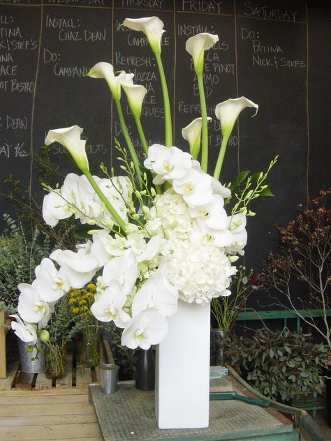 Calla Lily Centerpieces, Tall Floral Arrangements, Calla Lily Wedding, Altar Arrangement, Bridal Bouquet Flowers, Orchid Arrangements, Yoga And Meditation, Yoga Classes, Art Deco Wedding