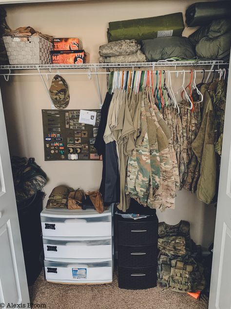 #military #army #marines #coastguard #navy #airforce #militarycloset #armycloset #marinecloset #coastguardcloset #navycloset #airforcecloset #militaryclosetorginaztion #organization Army Closet Organization, Military Gear Organization, Military Gear Storage, Wall Clutter, Army Room, Combat Gear, Small Closet Organization, Military Gear, Military Army