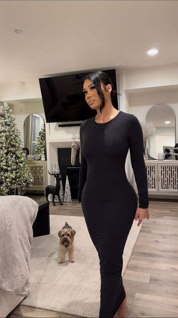 Long Sleeve Dress Bodycon, Long Sleeve Bodycon Maxi Dress, Long Sleeve Dress Black Women, Long Sleeve Maxi Dress Black, Skims Dress Outfit Ideas Winter, Long Bodysuit Outfit, Long Sleeve Black Dress Outfit, Skims Dress Black Women, Skims Long Sleeve Top Outfit