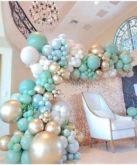 Turquoise Balloon Garland, Green Balloon Bouquet, Nutcracker Christmas Party, Teal Balloons, Balloon Inspiration, Balloons Bouquet, 80th Birthday Decorations, Balloon Company, Graduation Backdrop