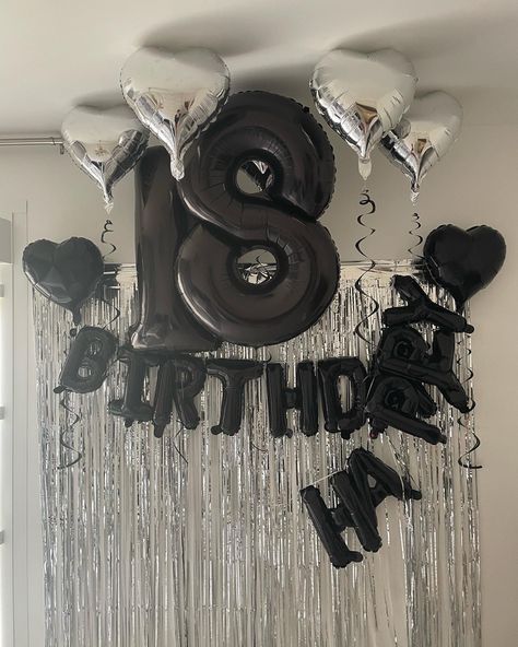 Black And White Party Theme Birthday, House Of Balloons Birthday Theme, Black And Silver Bday Decor, Black Party Theme Birthday Ideas, 18th Birthday Party Ideas Black And White, Black And White Birthday Party Ideas Decoration, Birthday Party Black And Silver, Black And White Party Decorations Ideas, Silver And Black Birthday Party