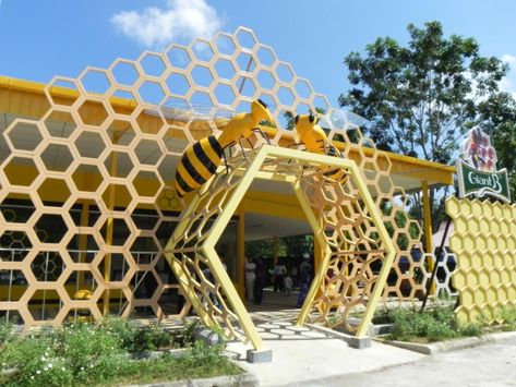 Honey House, Honey Shop Design, Honeycomb Building, Beehive Architecture, Bee Hive Building, Hive Architecture Concept, Bee Architecture Concept, Bee Hive Structure, Beehive Design