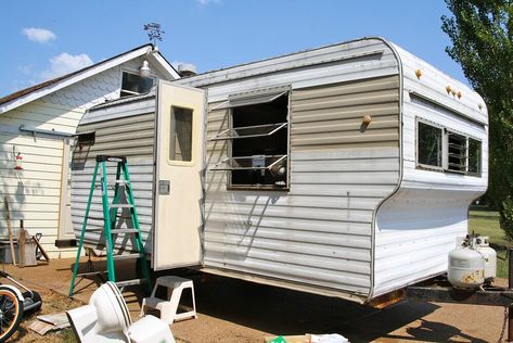 Have you always dreamt of owning your own camper van? These 19 Hometalkers have undergone van & trailer conversions to build their own unique holiday campers! Camper Renovation On A Budget, Coleman Pop Up Campers, Small Camper Interior, Camper Redo, Glamper Camper, Small Camper, Classic Campers, Old Campers, Rv Makeover