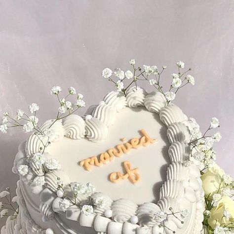 Wedding Cake Married Af, Married Af Wedding Cake, Married Af Cake, Heart Cake With Flowers, Just Married Cake, Wedding Cakes One Tier, Heart Shaped Wedding Cakes, Wedding Cake With Fresh Flowers, Backyard Engagement