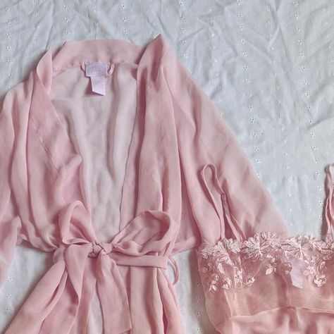 Luvbug Vintage 💌 on Instagram: "vintage pink slip robe set 🩷💘🌸 flowy sheer chiffon material, by vintage la vie en rose <3  sold 💌  💌🕊️📮  #pink #pinkaesthetic #y2k #vintagelingerie #coquette #coquetteaesthetic #coquettefashion #pinkoutfit #girly #pinterestfashion #fairycore #fairycorefashion #vintagefashion #princessaesthetic #princessdress #sabrinacarpenter" Fairycore Fashion, Coquette Core, Princess Aesthetic, Chiffon Material, Pinterest Fashion, Sheer Chiffon, Vintage Lingerie, Pink Outfit, Sabrina Carpenter