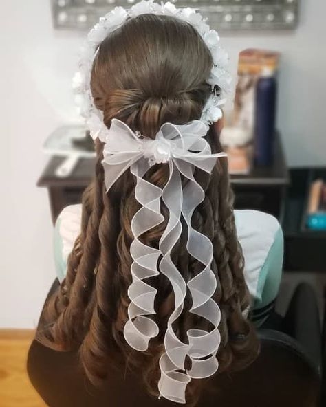 Kids Hairstyles For Communion, Prom Upstyles, Communion Hairstyles For Kids, First Holy Communion Hairstyles, Holy Communion Hairstyles, All Back Hairstyle, Classy Updo Hairstyles, Communion Hair, First Communion Hairstyles