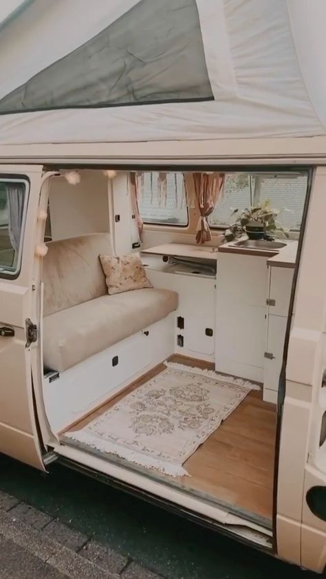 vanlifetravelhub on Instagram: How cosy is this van ✨ Who would you invite on a trip in this? 😍 DOUBLE TAP ❤️ Tag a buddy and leave a comment📝 @vanlifetravelhub 🚍 Make… Combi Hippie, Kombi Food Truck, Diy Mini Couch, Kombi Camper, Vw Bus Interior, Kangoo Camper, Minivan Camper Conversion, T3 Vw, Kombi Motorhome