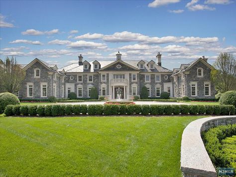 front Hampton Estates, Stone Mansion, Indoor Basketball Court, Dream Mansion, Mega Mansions, Rich Home, Large House, Mansions For Sale, Chateau France