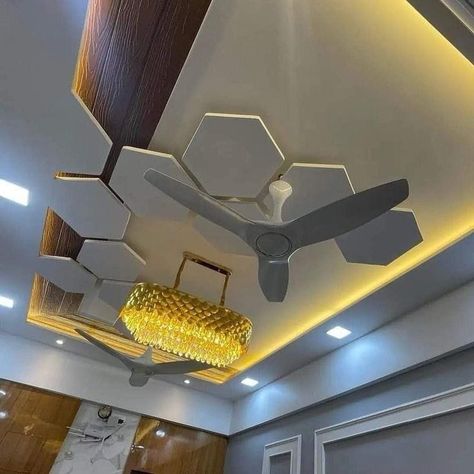 Celling designing ideas Coffered Ceiling Design, Hall Ceiling, Pop Design For Roof, Bedroom Pop Design, Simple Ceiling Design, Simple Ceiling, Down Ceiling Design, New Ceiling Design, Fall Ceiling