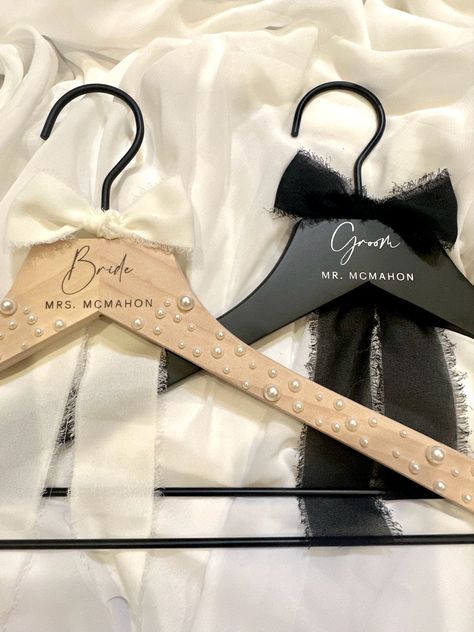 Husband Wedding Gift Ideas, Weeding Gift Ideas For Couples, Bride Assessories, Bride Items, Personalized Wedding Hangers, Wedding Gift Ideas For Bride And Groom Unique, Gift For Bride And Groom, Wedding Day Accessories, Personalized Wedding Gift