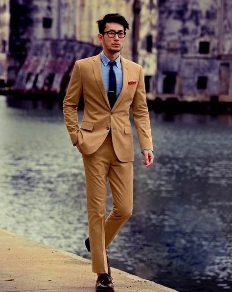 With chambray owning the Spring and Summer this year, it's time to pull out that tan suit and make that shirt pop. With a touch of color in the pocket square, you've got yourself a winning outfit for the Spring/Summer seasons. TTG Photo courtesy: Handsomegents Khaki Suit, Grey Suit Men, Tan Suit, Suits Men Business, Dapper Gentleman, Suit Men, Brown Suits, Men’s Suits, Summer Suits