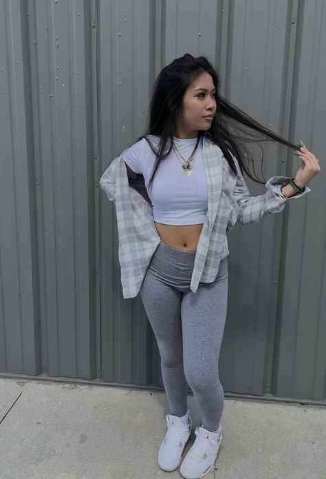 Outfits With Grey Tights, Grey And White Flannel Outfit, Grey Bootcut Leggings Outfit, Leggings With Sandals Outfit, Grey Zipup Outfit, Cardigan Inspo Outfit, What To Wear With Gray Leggings, Light Gray Leggings Outfit, Grey Leggings Outfit Baddie