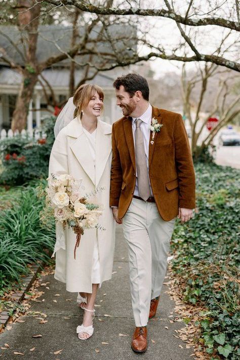 Winter White Dress Wedding, Winter Wedding Dress Elopement, Vintage Wedding Looks Brides, 60s Courthouse Wedding, Cool Courthouse Wedding, Courthouse Wedding Elopements, Winter Wedding Courthouse, Casual Wedding Attire For Bride, Civil Wedding Winter Outfit