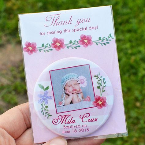 Girl Baptism Party, Baptism Favors Girl, Ref Magnet, Baby Souvenir, Baptism Party Favors, Catholic Baptism, Birthday Giveaways, Girl Baptism, Baptism Party