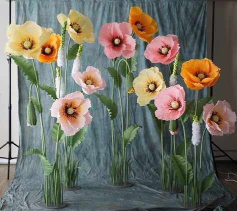 Giant Paper Flower Tutorial, Big Paper Flowers, Giant Flowers Diy, Crepe Paper Flowers Diy, Flower Installation, Large Paper Flowers, Paper Flower Template, Paper Flower Backdrop, Crepe Paper Flowers