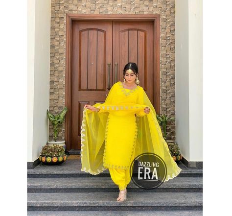 Yellow Colour Suits Design, Punjabi Suit Poses Women, Yellow Suits Punjabi, Haldi Suit Design, Trending Punjabi Suits, Punjabi Suits For Women, Yellow Salwar Kameez, Yellow Salwar Suit, Yellow Punjabi Suit