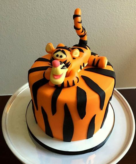 Tigger Cake Ideas, Tigger Themed Birthday Party, Tigger Cupcakes, Fondant Cakes Kids, Tigger Cake, Tigger Birthday, Tiger Cake, Winnie The Pooh Cake, Cake Topper Tutorial