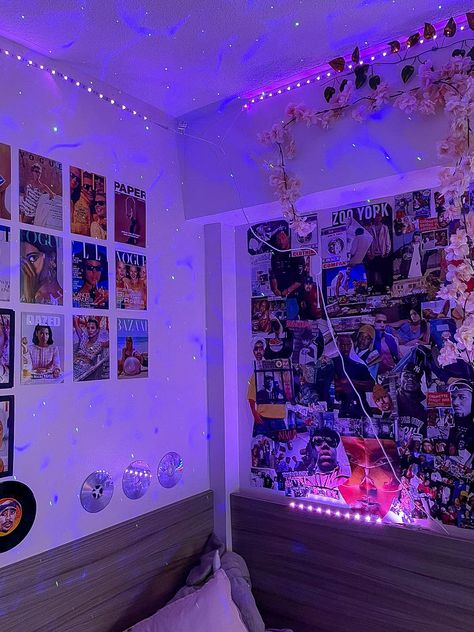 indie room decor ideas 90s Hip Hop Room Decor, 90s Room Aesthetic Hip Hop, 90s Hip Hop Room, Hip Hop Room Ideas, Hip Hop Room Aesthetic, Tomboy Bedroom Aesthetic, 90s Hip Hop Aesthetic Wallpaper, Hip Hop Bedroom Ideas, Tomboy Aesthetic Room