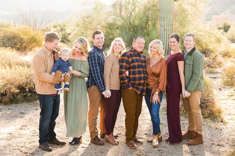 Extended Family Pictures Adults, Scenery Sunrise, Adult Family Photos, Large Family Pictures, Landscape Cactus, Family Pictures What To Wear, Extended Family Pictures, Mountains Scenery, Extended Family Photography