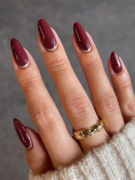 Maroon nails with gold cuticle lines Burgundy Rose Gold Nails, Red And Rose Gold Nails, Burgundy Gold Nails, Dark Red And Gold Nails, Burgundy Nails With Gold, Nail Ideas For 2023, Grad Nails, Fresh Nails, Red And Gold Nails